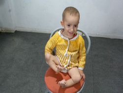 Diz Kapağı Olmadığı İçin Yürüyemeyen Çocuk Yardım Bekliyor