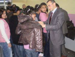 Yatılı Okuyan Liseli Öğrencilere Kışlık Kıyafet Dağıtıldı