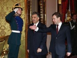 Medvedev'den Gül'e Başsağlığı Mesajı