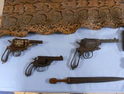 Tarihi Silahları Satmaya Çalışan 2 Kişi Yakalandı!