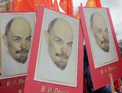 Lenin, Türkiye'nin Şikayet Ettiği Gümrük Çalışanlarını Kurşuna Dizdirmiş!!