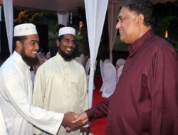 Sri Lanka Dışişleri Bakanı, Müslümanlara İftar Verdi