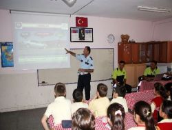 Kozan'da Öğrencilere Polisler Tarafından Trafik Eğitimi Veriliyor