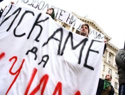 Öğrenci Yurtlarında Üşüyen Üniversiteliler Sokaklara Döküldü