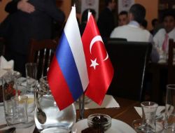 Medvedev Gül'ü, Putin de Erdoğan'ı Kutladı!