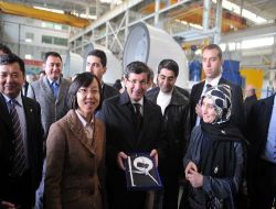 Bakan Davutoğlu, Urumçi'deki Fabrikaları Gezdi