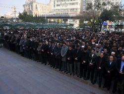 Davutoğlu, Cuma Namazını Urumçi'deki Yanghang Camisinde Kıldı!