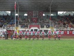 Of'ta Cumhuriyet Coşkusu Stada Sığmadı
