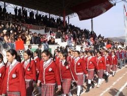 Ardahan'da Bayram Güneşli Havada Kutlandı