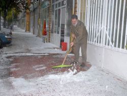 Dolu Yağışı Kayseri'yi Beyaza Bürüdü