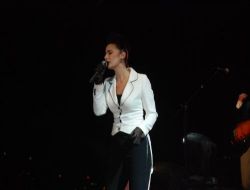 İzmir'de Cumhuriyet Bayramı Coşkusu: Fener Alayı Ve Konser Düzenlendi