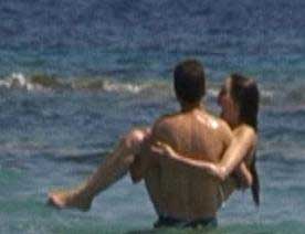 Plajda elbiseyle dolaşacağım!.