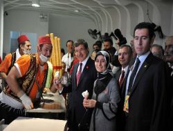 Maraşlı Dondurmacı, Şovlarıyla Çinlilere İzdiham Yaşatıyor