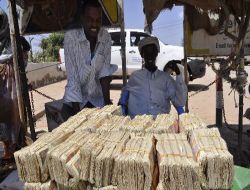 Somali'de '3 Tomar Paraya Bir Ekmek' Satılıyor