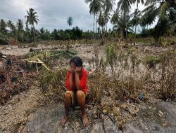 Endonezyalılar Yakınlarına Ağlıyor: Ölü Sayısı 449'a Yükseldi!