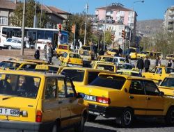 Elazığ'da Taksiciler Eylem Düzenledi