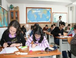 Öğrenciler, Obeziteden 'dengeli Beslenme Ve Hareketli Hayat' Projesiyle Korunacak