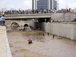 Felaket Fırsatçıları  Bugün De Mesai Yaptı!