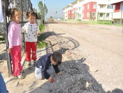 Minik Yusuf, Oyuncak Buldozeri İle Yol Çalışmasına Katıldı