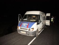 Lastiğine Ateş Edilerek Durdurulan Araçtan Kaçak Sigara Çıktı!