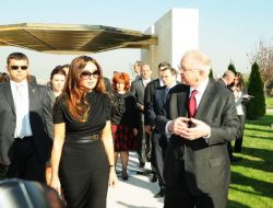 Mehriban Aliyeva İhsan Doğramacı'nın Kabrini Ziyaret Etti