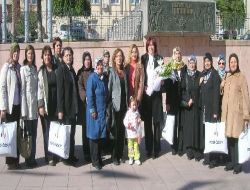 Ak Partili Kadınlardan Huzurevi Ziyareti