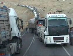 Trafik 5 Saat Boyunca Kapalı Kaldı Araç Kuyruğu 15 Kilometreyi Buldu