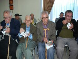 Yedirenk Derneği Bayram Öncesi Yaşlıları Unutmadı