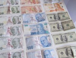 Sokak Satıcılarından Esrar, Sahte Para Ve Tabanca Ele Geçirildi!