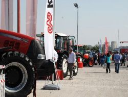 Tarım Fuarı'nda 300 Bin Liralık Traktörler Alıcı Buldu