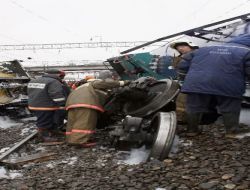 Rusya'da Petrol Yüklü Tren Devrildi