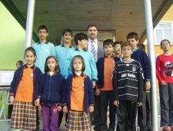 Özel Ceyhan'da Öğrenciler Sandık Başına Gitti