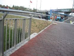 Hırsızlar Üst Geçidin Korkuluklarını Çaldı