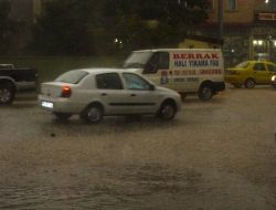 Doğubayazıt'ta Ev ve İşyerlerini Su Bastı!