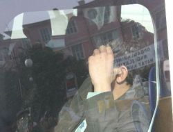 'bana Yüksek Sesle Cevap Verme' Diyen Üvey Annesini Bıçaklayarak Öldürdü