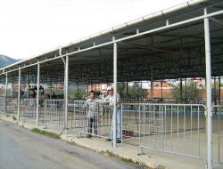 Edremit'te Hayvan Pazarı Bayrama Hazırlanıyor