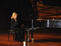 Ünlü Piyanist İdil Biret'ten Muhteşem Konser