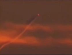 California Semalarında 'Gizemli' Füze