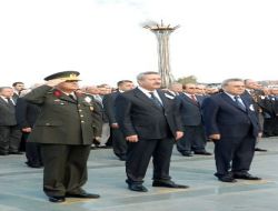 İzmirliler Ata'yı Saygıyla Andı!