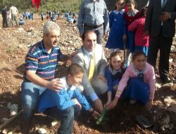 Minik Öğrenciler Barış Ve Sevgi Fidanlarını Toprakla Buluşturdu