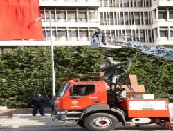 Atatürk'ü Anma Töreninde Bayrak Yarıya İndirilemedi