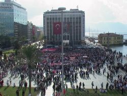 İzmirlilerden 'atatürk'e Saygı' Yürüyüşü