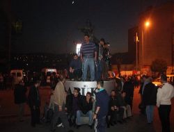 Türk Metal Sendikası Üyelerinden Zincirli Eylem