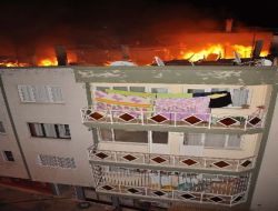 Apartmanın Çatısında Çıkan Yangın Korkuttu