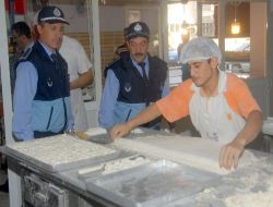 Kepez'de Zabıtalar Bayram Denetimlerini Sürdürüyor