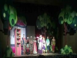 'bremen Mızıkacıları' Adlı Oyun Öğrencilerin Beğenisini Topladı