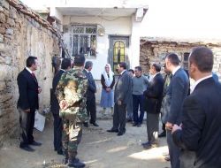Vali Yılmaz, Kız Çocuklarını Okula Göndermeyen Aileleri İkna Etti