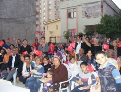 Mhp Çukurova'da 250 Fakir Çocuk Giydirdi
