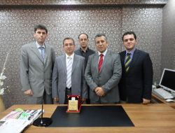 Eğitim Sevenler Derneği'den Safvet Koleji'ne Teşekkür Plaketi