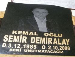 Granit Mezar Taşına Çizilen Fotograflar İlgi Görüyor